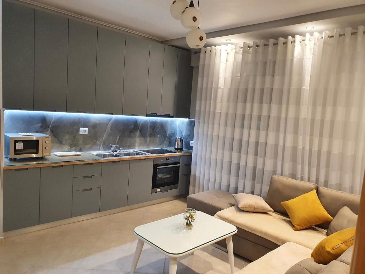 Готель Queen Isabella Premium Вльора Екстер'єр фото