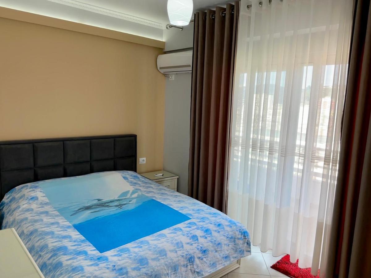 Готель Queen Isabella Premium Вльора Екстер'єр фото